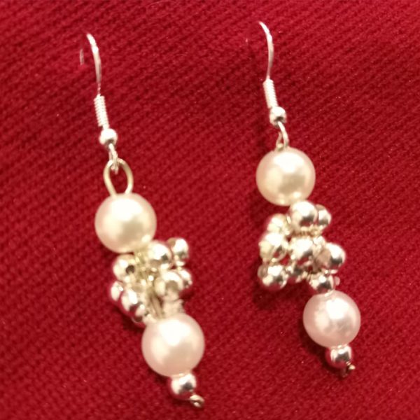 Aretes con cuentas y perlas