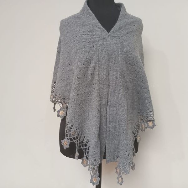 Mantilla triangular